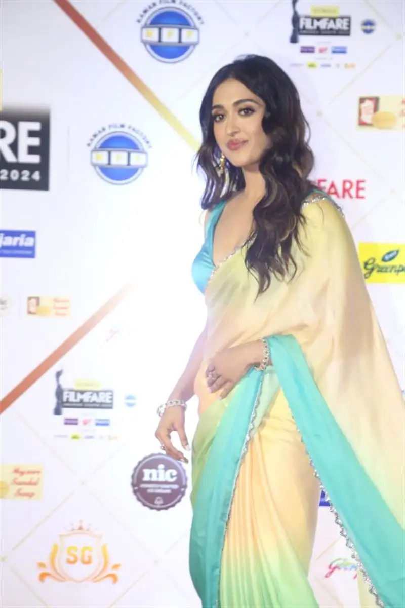 Gayatri Bhardwaj Blue Saree at 69th SOBHA Filmfare Awards South 2024